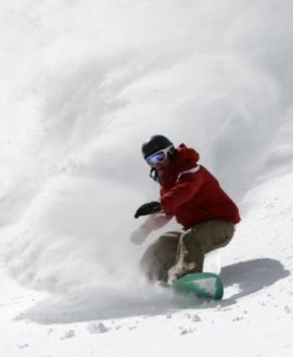 Cole South è un abile snowboarder: riuscirà a domare il suo downswing così come la tavola?